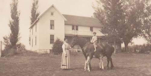 Caroline and Robert Burns Cooper, 1910