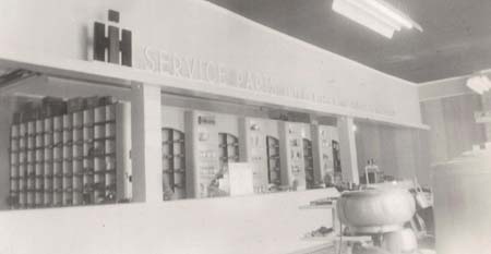 Lenz-Underwood garage, Lansing, 1945 (interior)