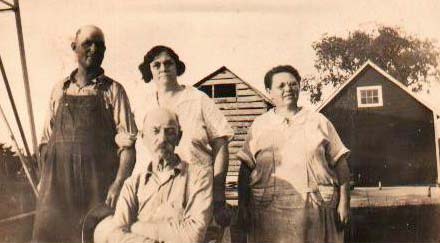 Richard, Mayme, Lizzie & Frank Moore