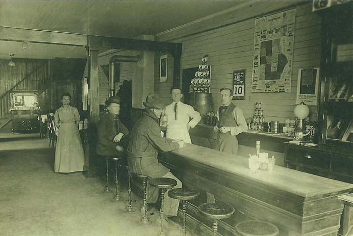 Cummens Restaurant, Waukon