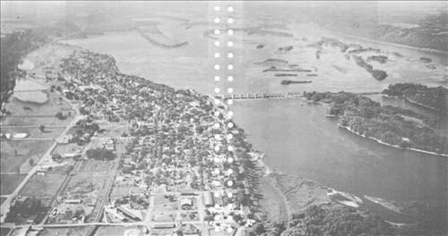 Guttenberg, Iowa & U.S. Lock and Dam no. 10 on  Mississippi river