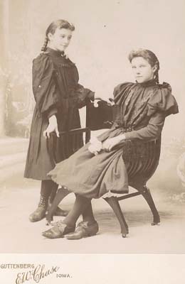 Hattie (L) and Frieda (R) Radach