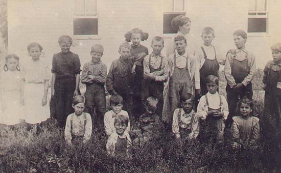 Teacher Edna Every Mallory & Mound School students, ca1910/11