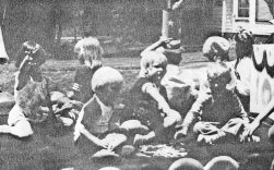 Kids riding in a wagon in the parade