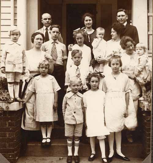 4 daughters of Henry and Hannah Johnson with families, Harlan, Shelby County, Iowa